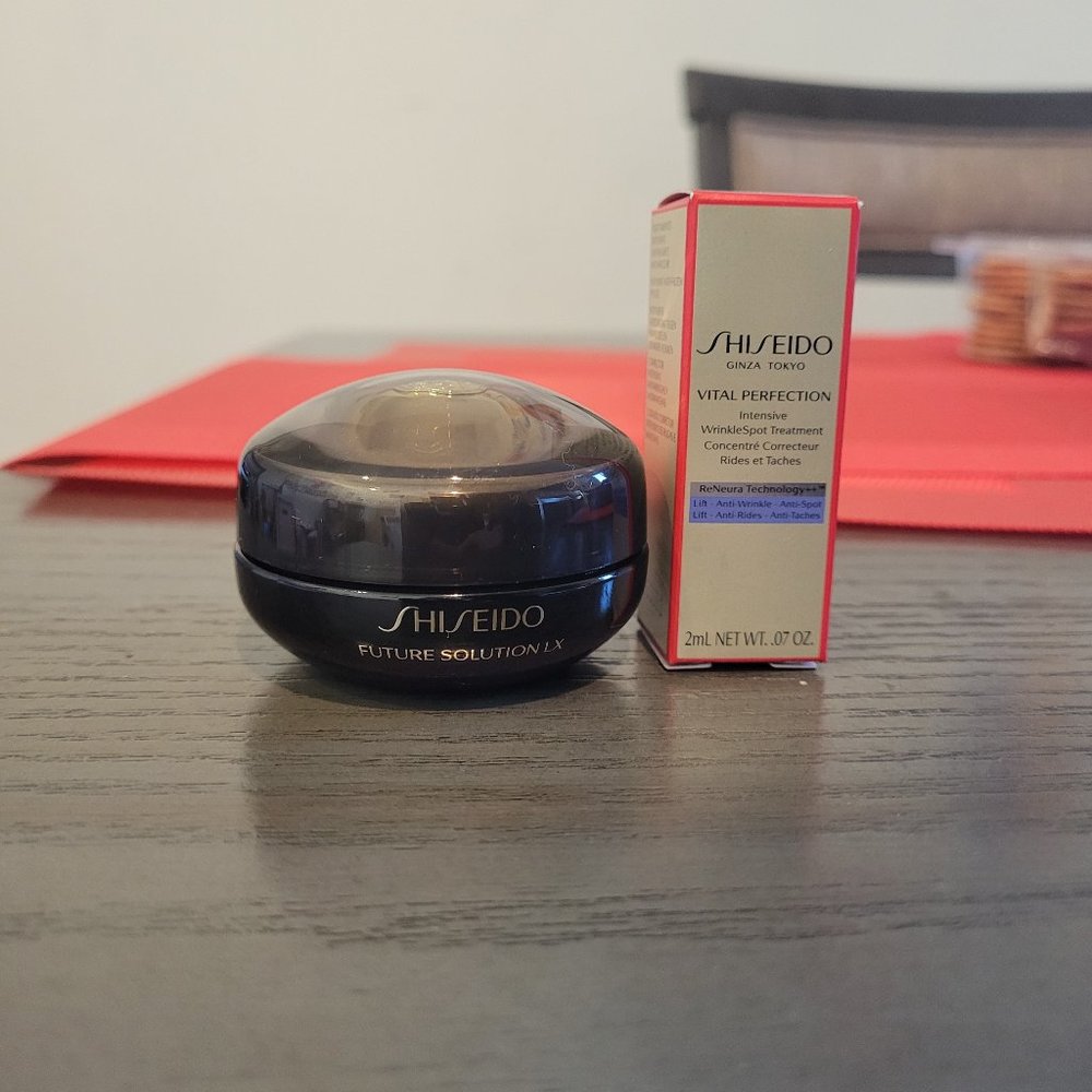 Shiseido - Eye and Lip Contour Regenerating Cream + free vital perfection sample